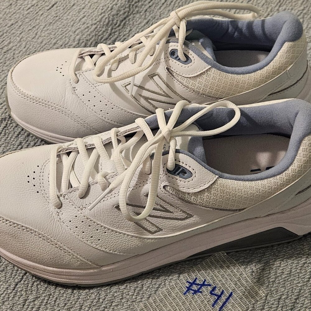 New Balance womens Like new running Shoe, size 10